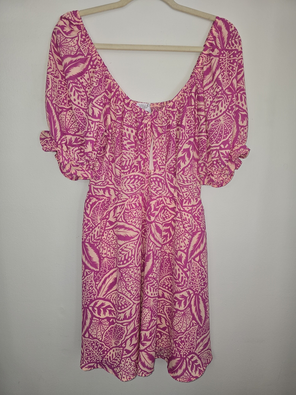 NWT Sienna Sky Pink and Cream Botanical Scoop Neck Dress  Medium lined Floral